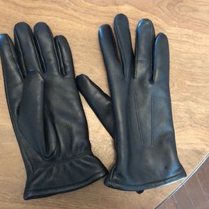Black leather Thinsulate Gloves. S/M